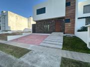 CASA EN VENTA EN FRACC. CASA FUERTE AL SUR DE LA CIUDAD