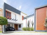 CASA EN VENTA NUEVA EN FRACCIONAMIENTO BOSQUES DE ZAVALETA