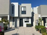 CASA EN VENTA NUEVA EN INTERLOMAS