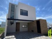 Casa en venta nueva en Lomas de Angelópolis lejos del...