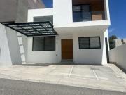 Casa en venta nueva en lomas de juriquilla 4 rec una en...