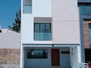CASA EN VENTA NUEVA ESTRENELA LAGO ESMERALDA ATIZAPAN