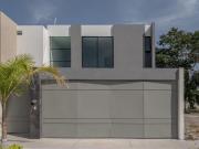 Casa en venta nueva fracc Pedregal zona norte de Colima...