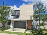 CASA EN VENTA NUEVA PRIVANZA SOLARES