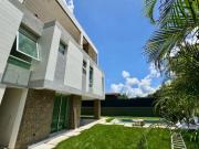 Casa en venta o alquiler. 600m2. 4H+S/6B+S/6P. Altamira