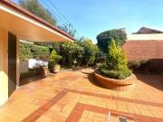 Casa en venta o en permuta en Lomas de Vista Hermosa...