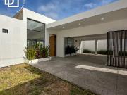 Casa en venta o renta de una planta con 4 recamaras y...