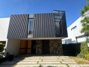 CASA EN VENTA O RENTA EN ALCAZAR ORIENTE