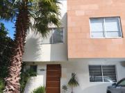 casa en venta o renta en cerrada con vigilancia en...