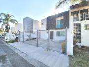 Casa en Venta o Renta en Juriquilla ubicada frente al parque
