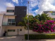 Casa en Venta o Renta en Residencial Arbolada Cancún,...