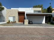 CASA EN VENTA O RENTA EN RINCONADA JURICA, CONDOMINIO