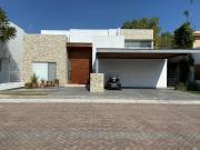 casa en venta o renta en rinconada jurica dentro de...