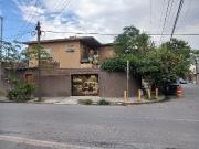 CASA EN VENTA PARA DEMOLER EN MITRAS CENTRO