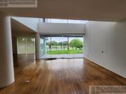 Casa en venta colinda con área verde, El Campanario