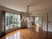 Casa en Venta para remodelar con jardín en las Lomas de...