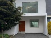 Residencia totalmente Remodelada en Residencial Bosque...