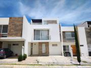 Casa en Venta Parque Natura II, Cluster con alberca,...