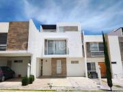 Casa en Venta Parque Natura II, Cluster con alberca,...