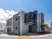 CASA EN VENTA PEDREGAL DE SAN ANGEL EN ESQUINA FRENTE A...