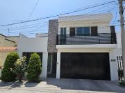 Casa en venta por 8.4MDP | CASA A UNA CUADRA DE AV...
