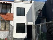 Casa en venta por el tianguis del sol