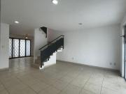 CASA EN VENTA PORTOAVEIRO CELAYA TERRENO EXCEDENTE