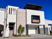 CASA EN VENTA PRIV. MIXTO LA LOMA