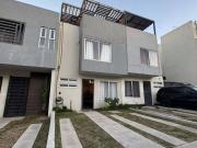 CASA EN RENTA, PRIVADA LA RIOJA RESIDENCIAL, ENTRANDO A...