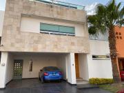 CASA EN VENTA PRIVADA MIRAVALLE RESIDENCIAL