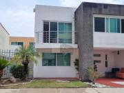 Casa con terreno excedente en privada con vigilancia al...