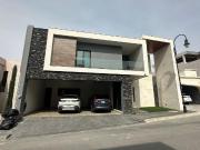 CASA EN VENTA PRIVADA RESIDENCIAL LA JOYA SEC. MAGNOLIA...