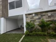 Casa en venta Real de Palmas. Modelo AMBAR