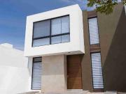 CASA EN VENTA EN MAYORCA RESIDENCIAL CON AMPLIO JARDIN...