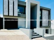 Casa en venta recámara en planta baja y alberca Bosques...