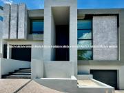 CASA EN VENTA RECAMARA EN PLANTA BAJA Y ALBERCA BOSQUES...