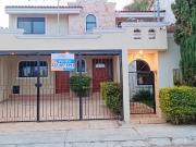 casa en Venta recien detallada, sobre tranquila y amplia...