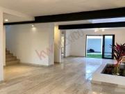 Casa en Venta recién remodelada, de 4 recámaras, a lado...