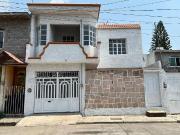 Casa en Los Manantiales de Morelia: 3 Recámaras, Estudio