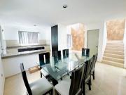 Casa en Venta Remodelada de 2 plantas en Fracc. Las...