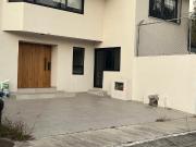 CASA EN VENTA REMODELADA EN GUADALUPE JARDÍN | UBICACIÓN...