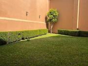 CASA EN VENTA REMODELADA EN INTERLOMAS: JARDÍN, TERRAZAS...