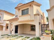 Casa en venta Remodelada en Villa California