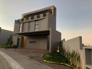 Casa en venta / renta amueblada en Lago de Juriquilla...