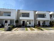 CASA EN VENTA RESIDENCIAL BOSQUES ZINACANTEPEC