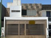 CASA EN VENTA RESIDENCIAL RUBI COCHERA TECHADA