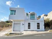 CASA EN VENTA, SALIDA MIL CUMBRES, CON UN DEPARTAMENTO...