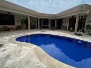 Casa en Venta Samborondón: Lujo en Una Sola Planta AM