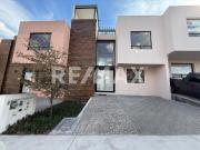 CASA EN VENTA San ISIDRO JURIQUILLA 3