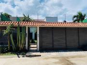 Casa con alberca y jardín en fraccionamiento SAN...